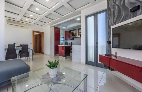 Mellieħa Heights Apartamento | For those who prefer to cook their own meals, this kitchen is well-equipped and is a beautiful space to create heartly dishes!! Towels and linen are included, Kettle, Toaster, Hair dryer, Washing machine, coffee maker, dishwasher, microwave.