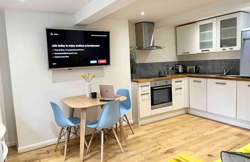 Reading Apartamento | Forbury Apartment, 3 guests, Free Parking & Wifi, close to Uni, Hospital & Town Centre