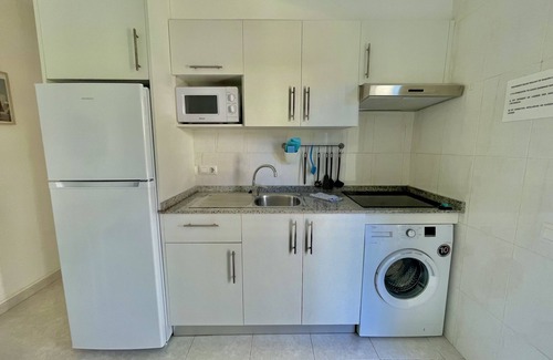 Los Delfines Apartamento | Forcat - Apartamento bajo con jardín y piscina.