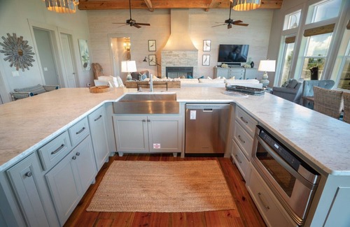 Plantation Casa | 'Forcynthia' Luxury Bay Home, 4BR / 4. 5BA con muelle privado y lanzamiento de kayak