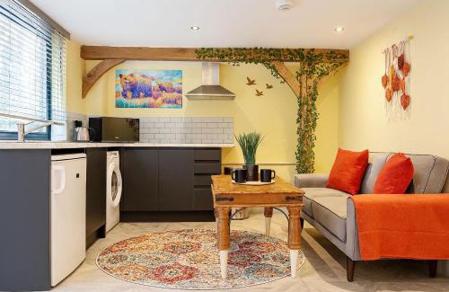 London Borough of Bromley Apartamento | Forest 2BR Apt gated free Parking 2 acres Garden