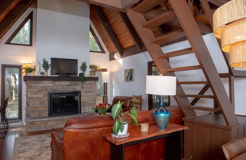 Sturgeon Bay Casa | Forest A-frame with fireplace