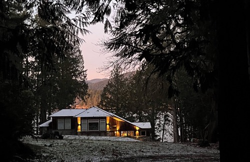 Juan de Fuca Electoral Area Casa | Forest and ocean 4-bedrooms design house