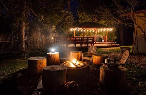 Oakhurst Casa | Forest Cabin by China Creek