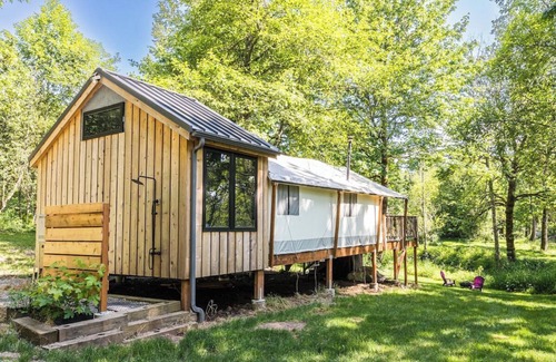 Duvall Cabina | Forest Cabin Hideaway + Fireplace +BBQ + Pond & Wildlife