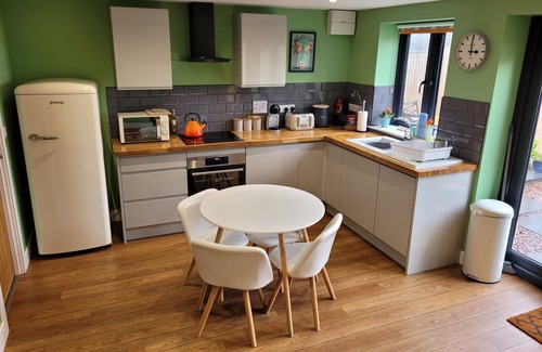 Cinderford Cabina | Forest Cedar Lodge, Cinderford, Sleeps 4