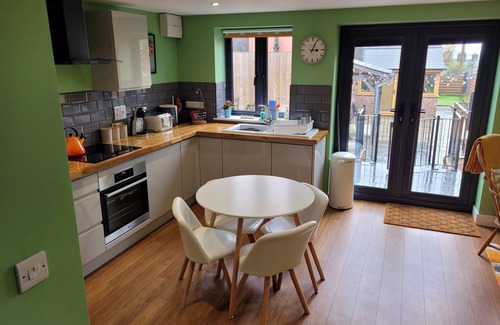 Cinderford Cabina | Forest Cedar Lodge, Cinderford, Sleeps 4