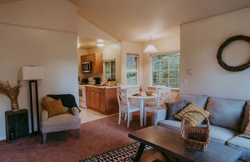 Cloverdale Casa | Forest Cottage