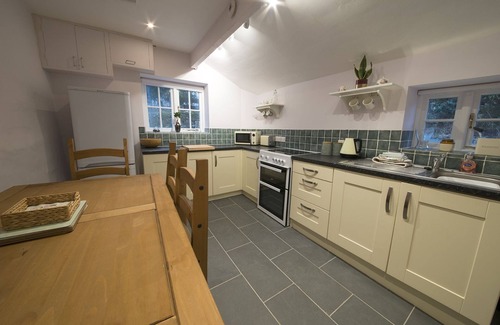 Satterthwaite Cabaña | Forest cottage with walking & mountain biking from the door
