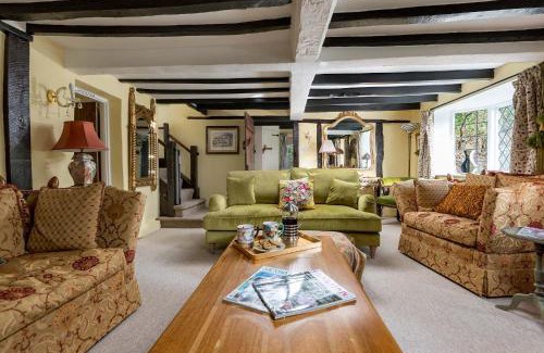 New Forest District Casa | Forest Drove Cottage · Idyllic New Forest 6 Bedroom Thatched Cottage