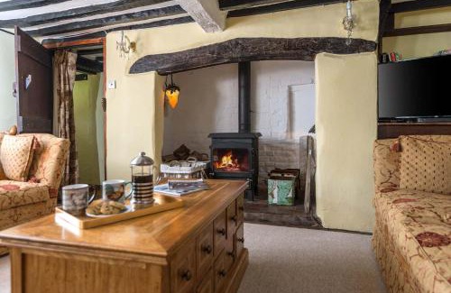New Forest District Casa | Forest Drove Cottage · Idyllic New Forest 6 Bedroom Thatched Cottage