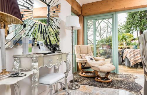 New Forest District Casa | Forest Drove Cottage · Idyllic New Forest 6 Bedroom Thatched Cottage