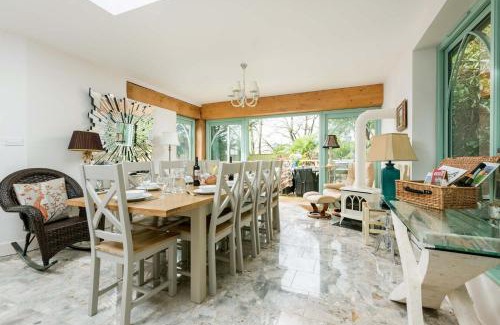 New Forest District Casa | Forest Drove Cottage · Idyllic New Forest 6 Bedroom Thatched Cottage