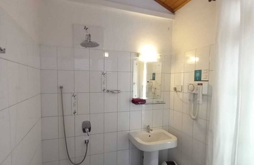 Ginigathena Hotel | Forest Edge Hotel