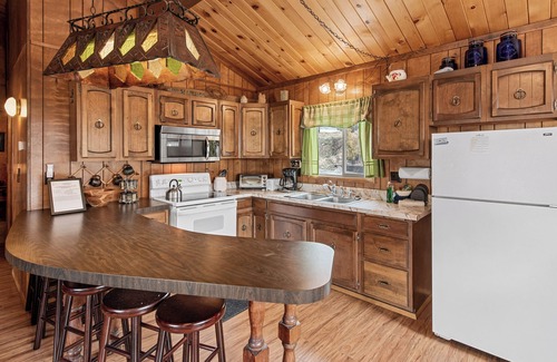 Whispering Forest Cabina | Forest Edge Retreat