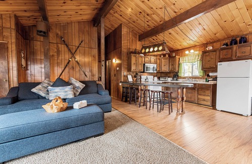 Whispering Forest Cabina | Forest Edge Retreat