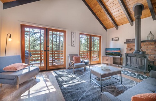 Fawnskin Casa | Forest Escape - Situated on the quiet side of the lake, nicely decorated contemporary cabin!