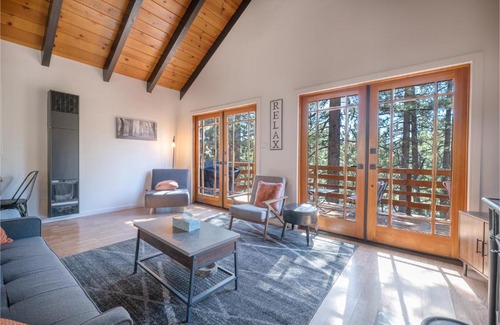 Fawnskin Casa | Forest Escape - Situated on the quiet side of the lake, nicely decorated contemporary cabin!