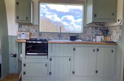 Rock Cabina | Forest & Farm - Luxury Shepherd’s Hut