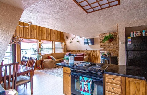 Meadow View Heights Cabina | Forest Getaway Spacious & Family-Friendly