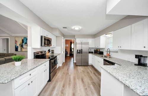 Humble Apartamento | Forest Glade Retreat with Pool 25 Min to Downtown