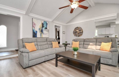 Humble Apartamento | Forest Glade Retreat with Pool 25 Min to Downtown