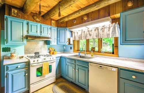 Plainfield Cabina | Forest Hideaway in Plainfield: Hike, Paddle & Ski