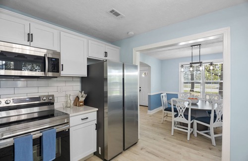 Forest Hills Cabaña | Forest Hills Manor w/ King Bed