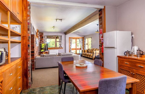 Methven Casa | Forest House + Cottage | Methven