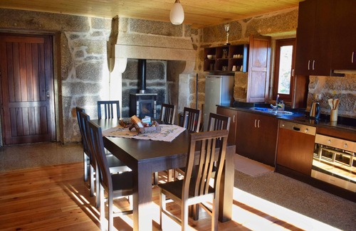 Arcos de Valdevez Cabaña | "Forest House" in Branda da Bouça dos Homens