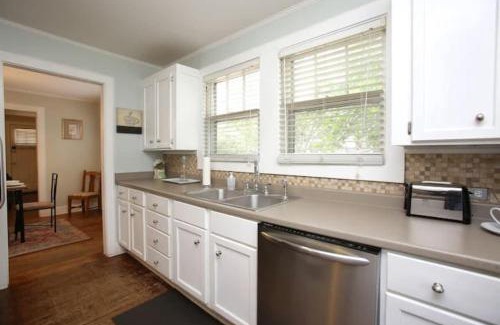 Forest Acres Casa | Forest Lake Hidden Gem 3 Min to Ft Jackson & Shops