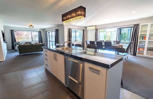 Lynmore Casa | Forest Lake Luxury | Spa Pool, Ride to the Forest