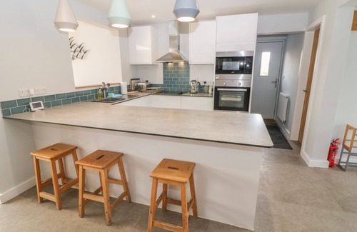Dwyran Cabaña | FOREST LODGE, pet friendly, luxury holiday cottage in Newborough
