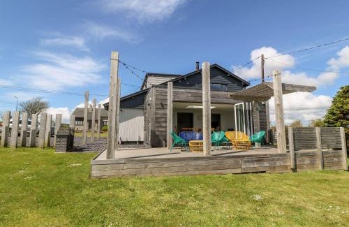 Dwyran Casa | Forest Lodge
