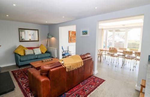 Dwyran Casa | Forest Lodge