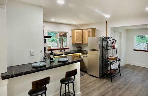 Nevada City Cabina | Forest Mountain Cabin, minutes to Downtown, trails, rivers & lakes