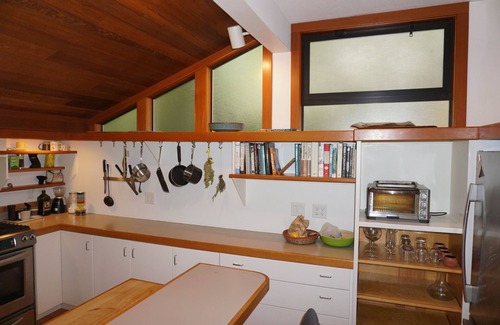 Western Casa | Forest Retreat in Eugene – Stylish Home w/ Hot Tub, Chef's Kitchen & Trails