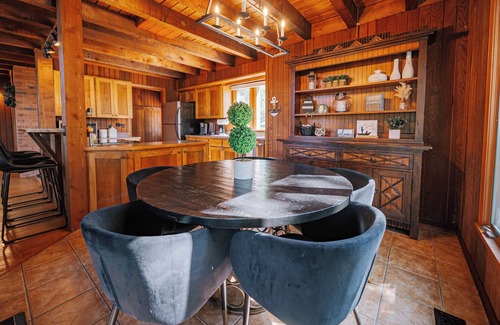 Lakeview Casa | Forest Shores - A lake house within walking distance to Bull Shoals Lake access.