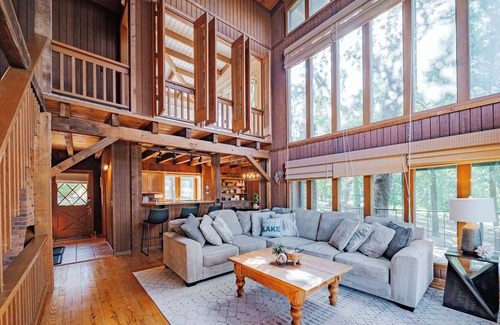 Lakeview Casa | Forest Shores - A lake house within walking distance to Bull Shoals Lake access.