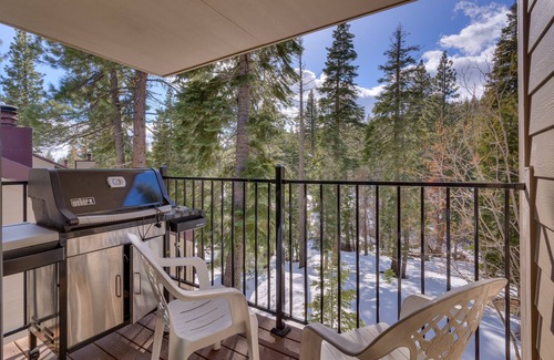 Carnelian Woods Casa | Vista al bosque: 3 dormitorios, 2 baños adosados en Carnelian Bay, capacidad para 7