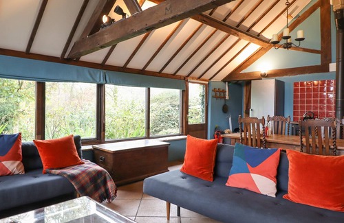 Newcastle-on-Clun Cabaña | FOREST VIEW BARN, pet friendly, character holiday cottage in Beguildy