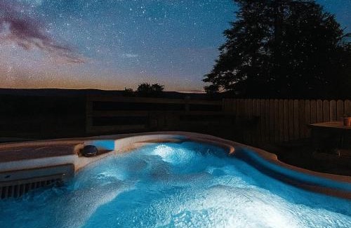 Coleraine Casa | Forest View Cottage - Private Hot Tub