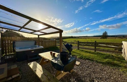 Coleraine Casa | Forest View Cottage - Private Hot Tub