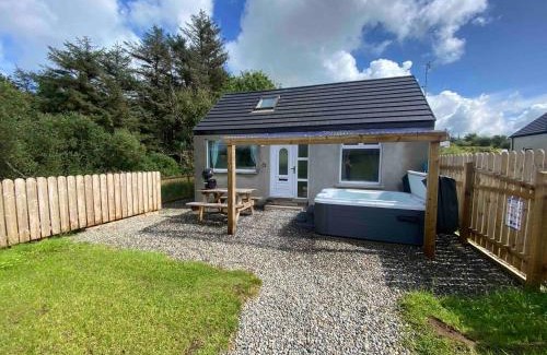 Coleraine Casa | Forest View Cottage - Private Hot Tub
