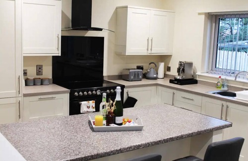Coleraine Casa | Forest View House - Private Hot Tub