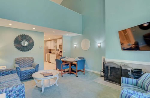Otter Rock Apartamento | Forest-View Loft w/Full Kitchen | Sleeps 4