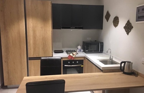 Kerr Serign Apartamento | APARTAMENTO DE LUJO CON VISTA AL BOSQUE 3MINS TRABAJO A LA PLAYA, WIFI