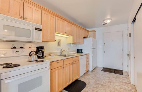 Otter Rock Apartamento | Forest View Studio with Full Kitchen & Patio