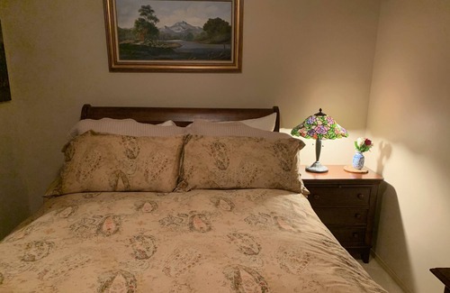 Holly Casa | Forest View with White Queen Bed