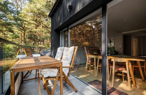 Lukecin Apartamento | Forest & Waves - Luxury Seaside Retreat with Pool, 90m to the Beach & Pro Workstations